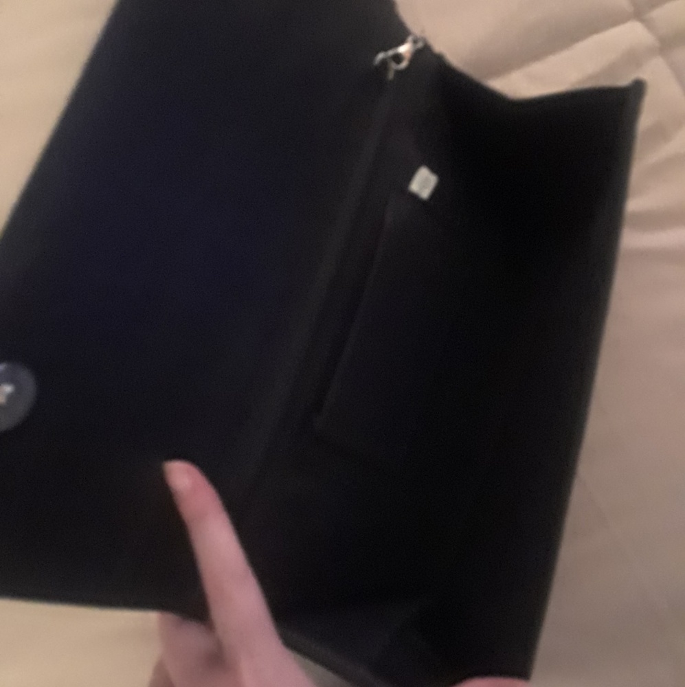 CLASSY CLUTCH - Picture 2 of 3