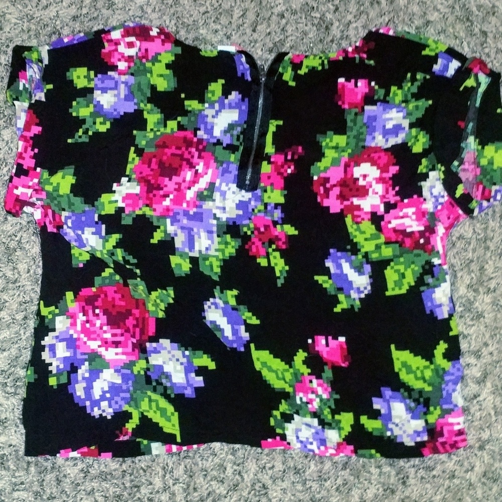 Pixielized flowers blouse🌸