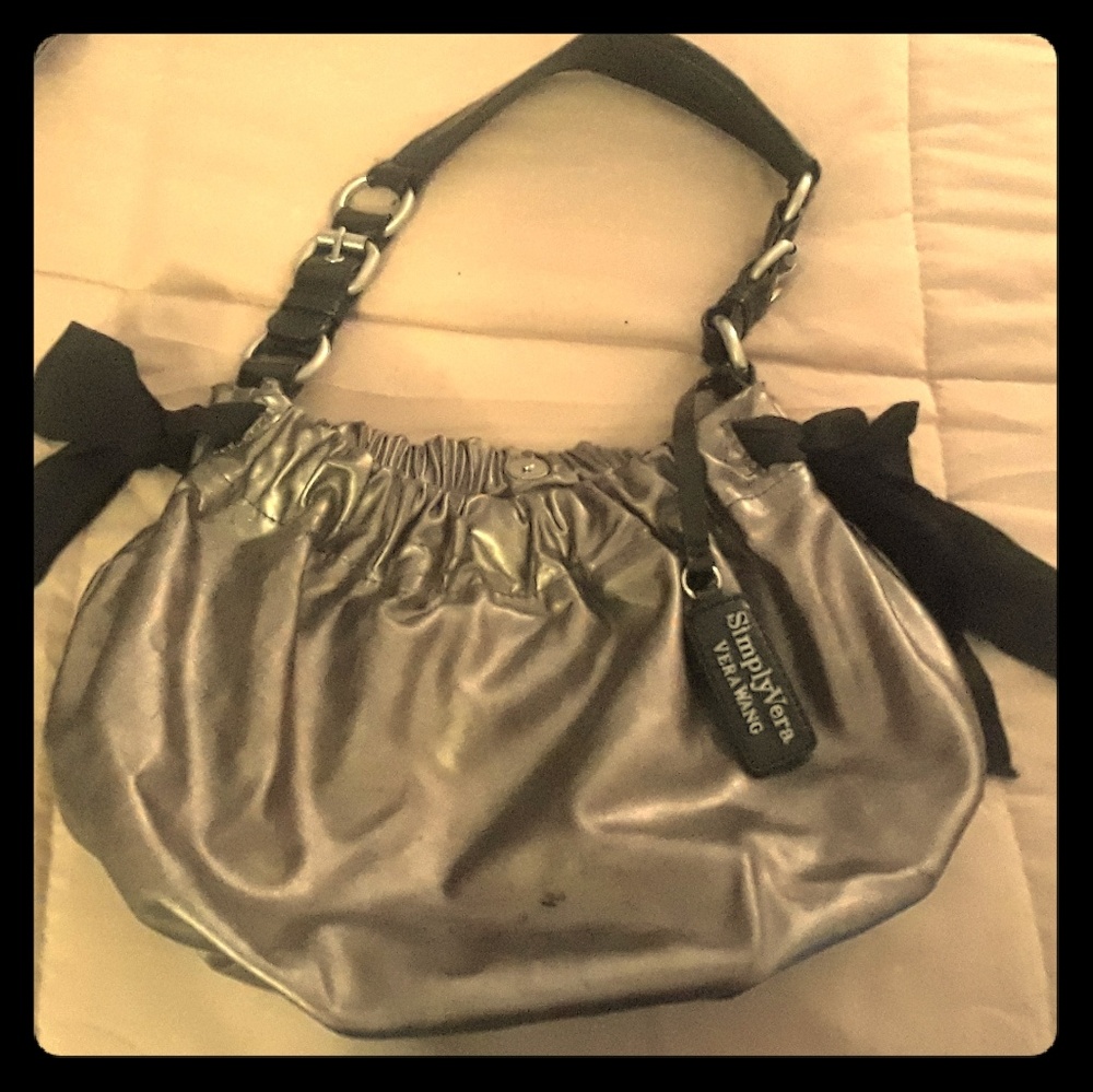 SIMPLY VERA-VERA WANG MATELIC CUTE HANDBAG