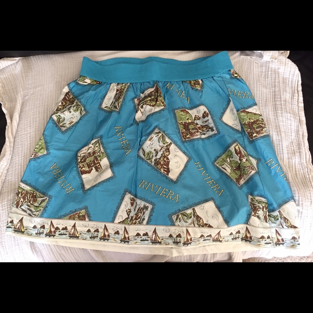 Old navy L maternity skirt.Tried on but never worn