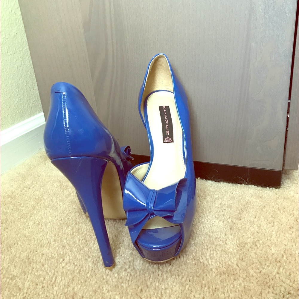 Blue Leather Stiletto Open-Toe Pump with Bow