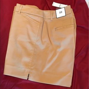 New with tags WHBM 5" shorts. Caramel color.