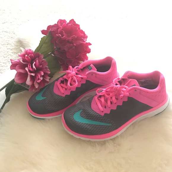 Nike Shoes - NIKE running/training shoes💕