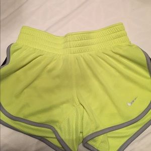 Nike ladies Shorts Sz -can
