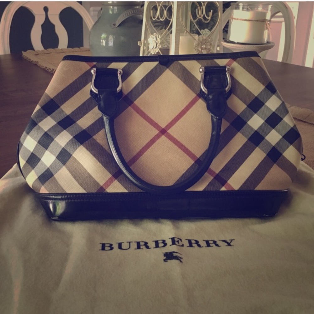 AUTHENTIC BURBERRY PURSE with Duffle Bag