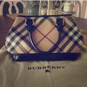 AUTHENTIC BURBERRY PURSE with Duffle Bag