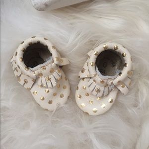 FRESHLY PICKED MOCCASINS SIZE 0. LIKE NEW.