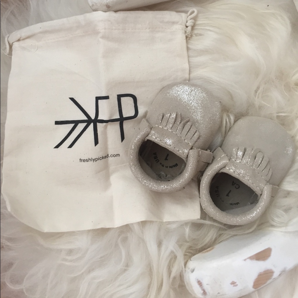 FRESHLY PICKED MOCCASINS SIZE 1. BOX - DUST BAG.