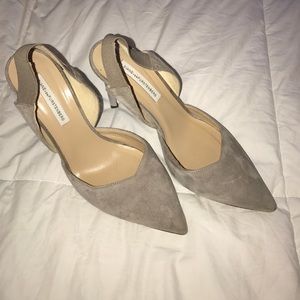 Nude mule pumps