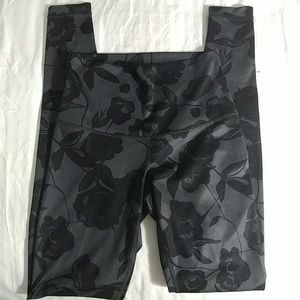 Lululemon Wunder Under (Luxtreme) sz6