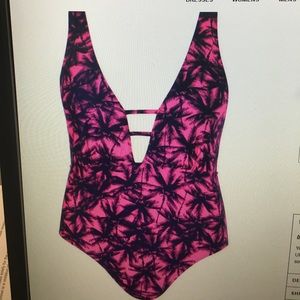 Boohoo Plus One Piece Bathing Suit