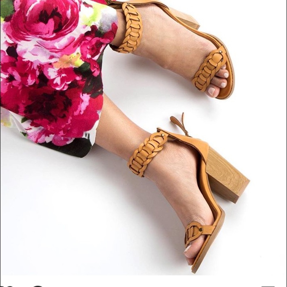 Brand new with box qupid branded woven pumps - Picture 2 of 5
