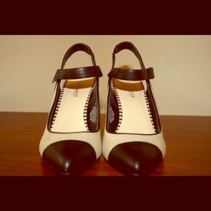 Precious Nine West canvas heels💗