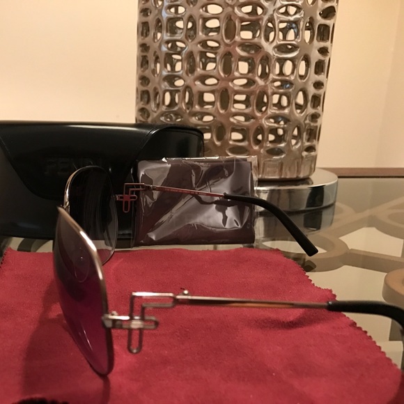 Fendi Sunglasses with case & new cleaning cloth main image 4