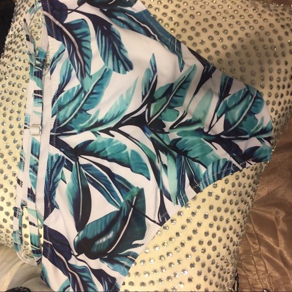 Two piece - Picture 3 of 4