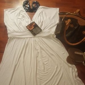 ⚘⚘⚘Sale ⚘⚘⚘White Maxi Dress by Iman Size 1X NWT