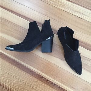 Mossimo Supply Split side black ankle bootie