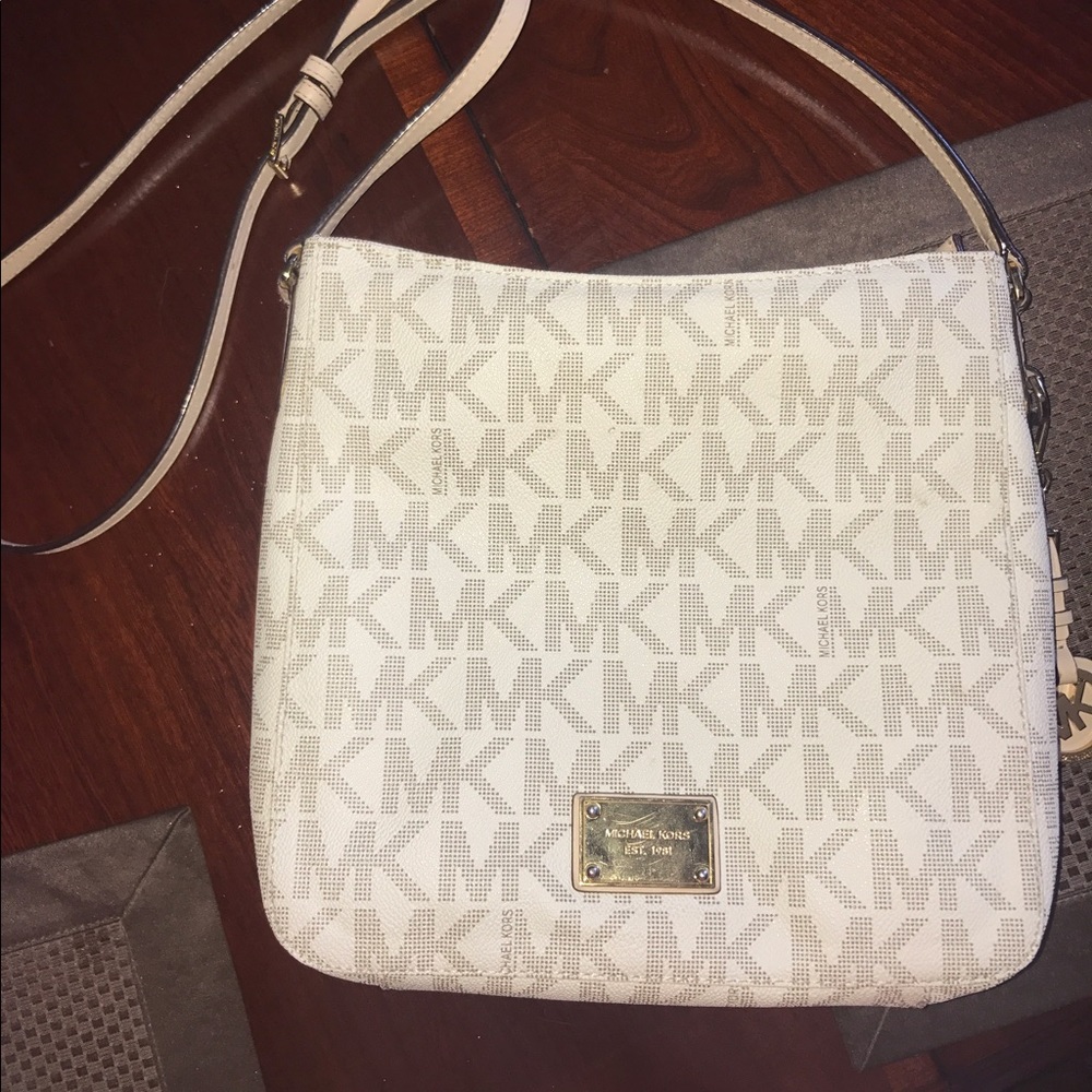 Michael Kors Jet Set Travel Large Logo Messenger.