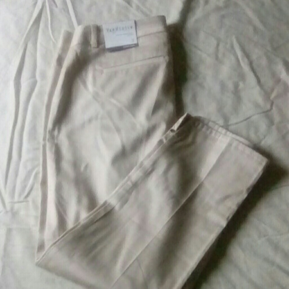 Nwt van Heusen stretch sateen capris