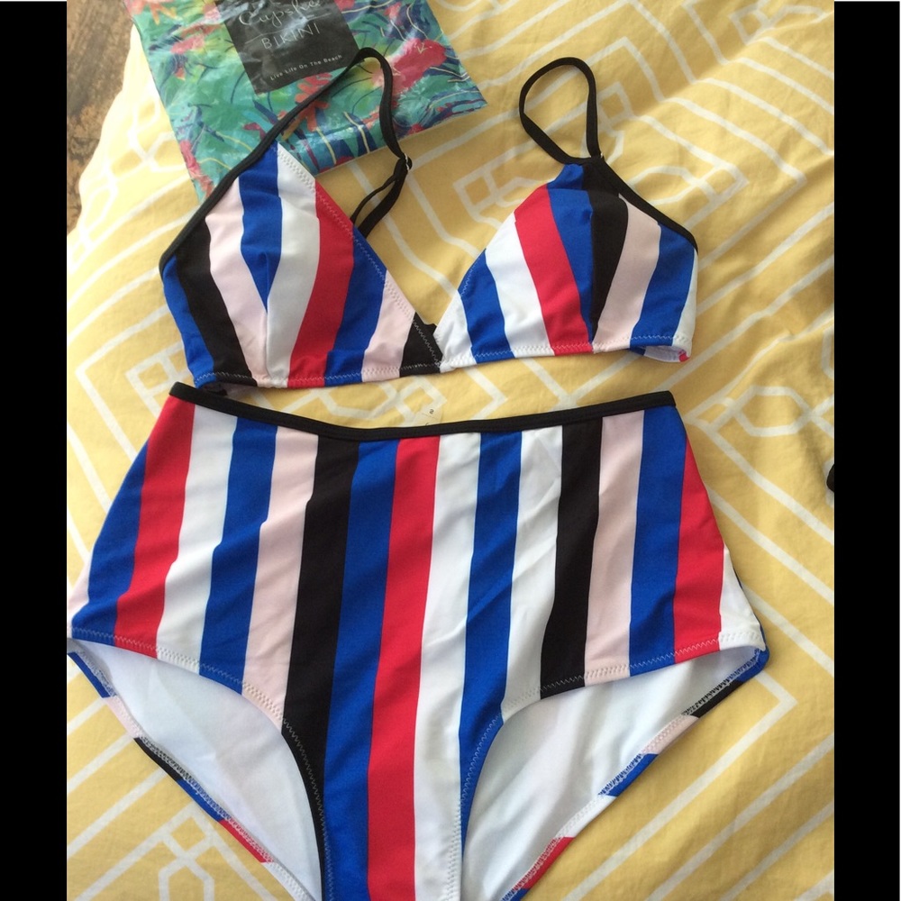 High-waisted bikini