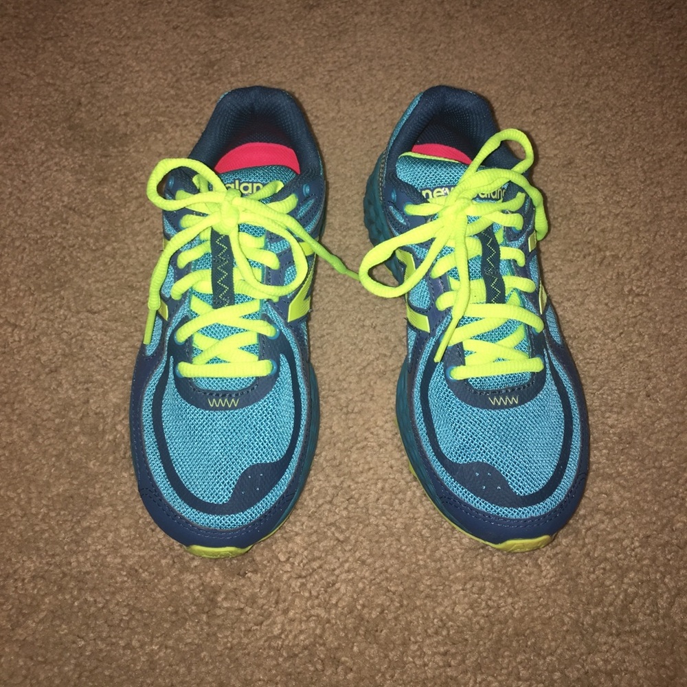 NEW BALANCE women's gym shoe