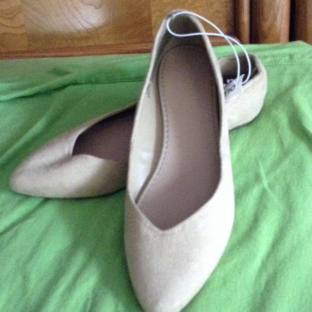 Light yellow suede flats.