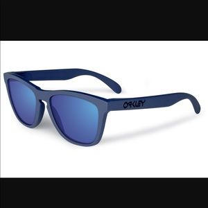 Navy Oakley frog skin glasses
