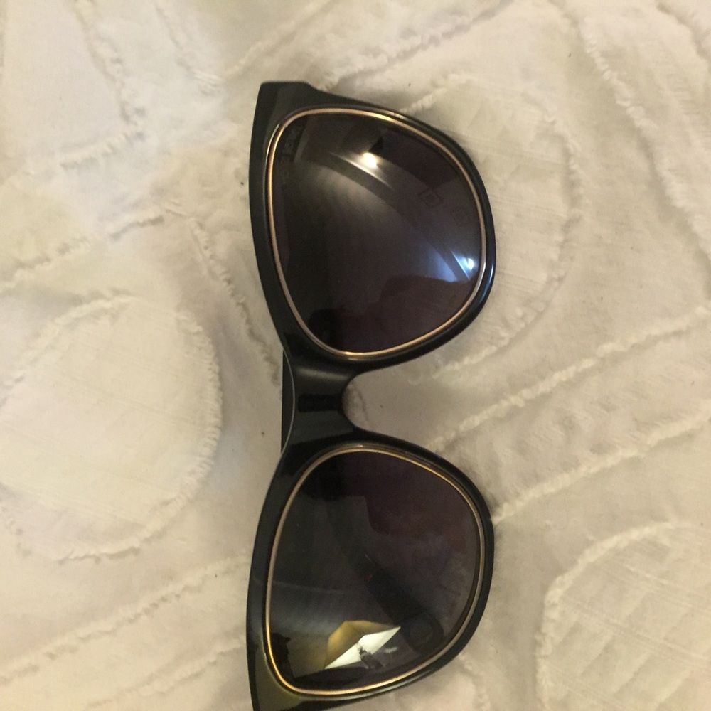 HENRI BENDEL sunglasses