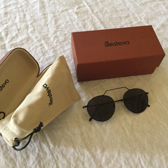 NWOT Illesteva Wynwood III in Black - Picture 4 of 6