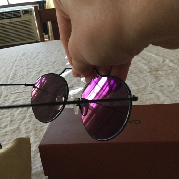 NWOT Illesteva Wynwood III in Black - Picture 6 of 6