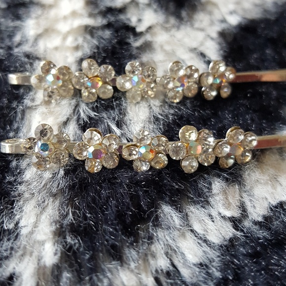 Pair of Sparkle hair clips - Picture 1 of 2