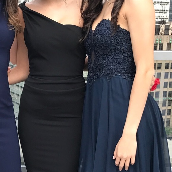 AIDA gown - Picture 2 of 2