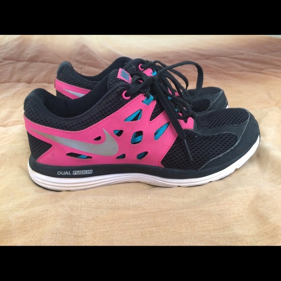 what size is 4y in women's shoes nike