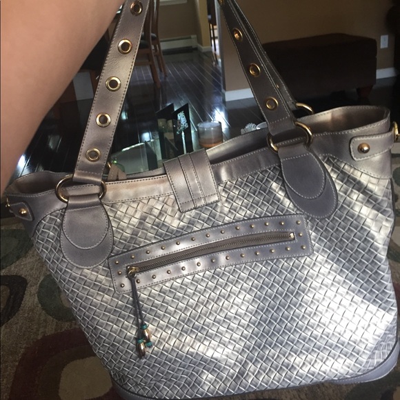 Genuine Guess Tote - Picture 2 of 4