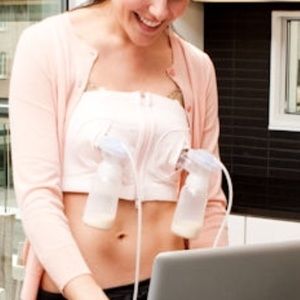 Hands free pumping bra