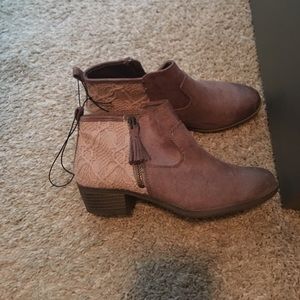 Arizona jeans brand ankle boots