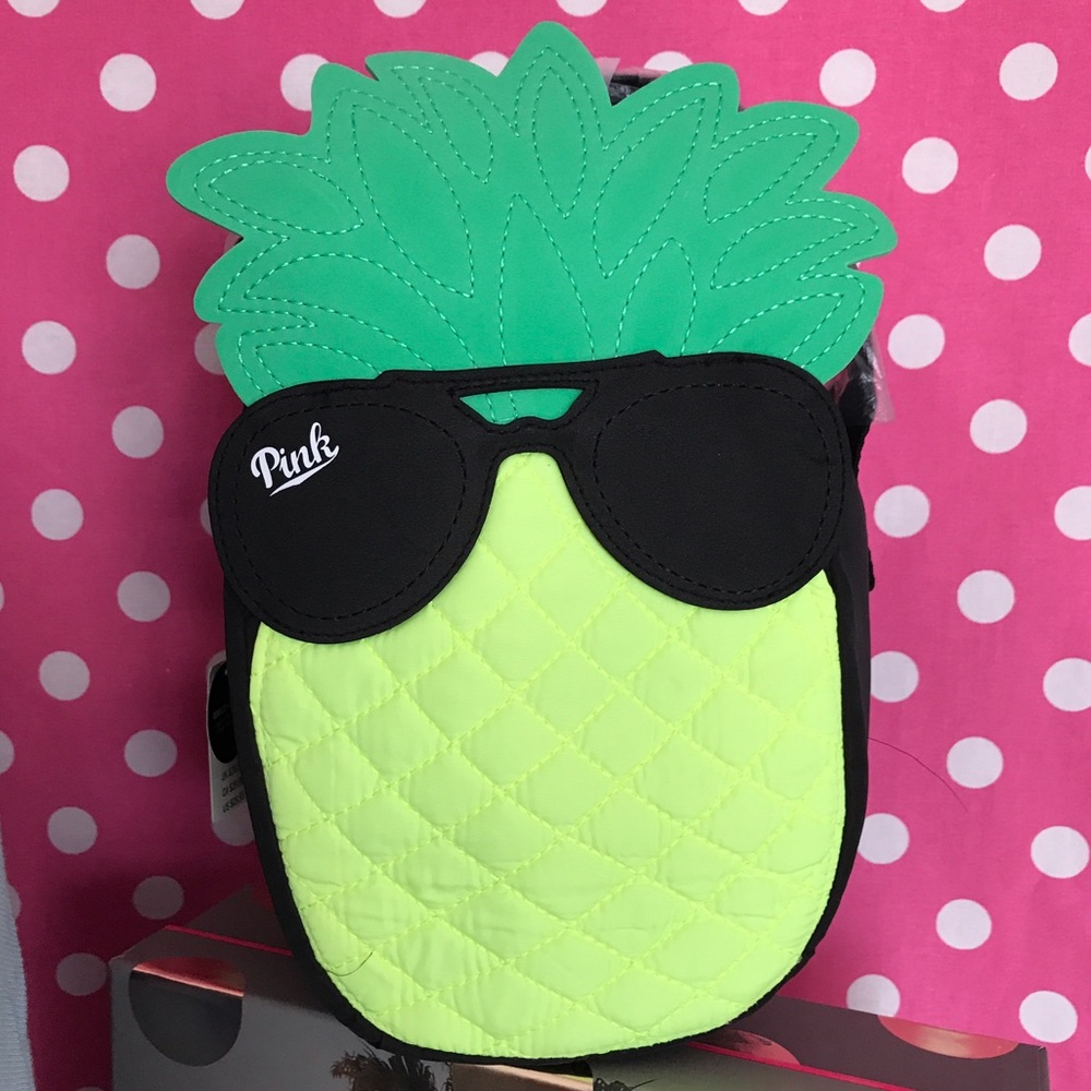 🆕NWT VS PINK insulated pineapple cooler/lunchbox