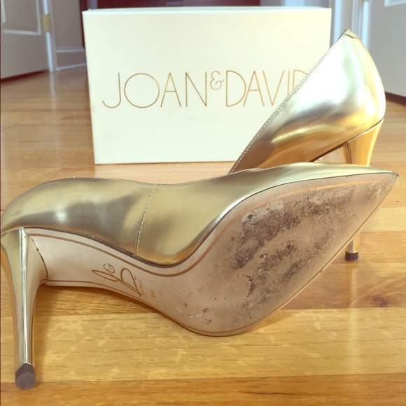 Joan and David Gold Pumps - Picture 4 of 4