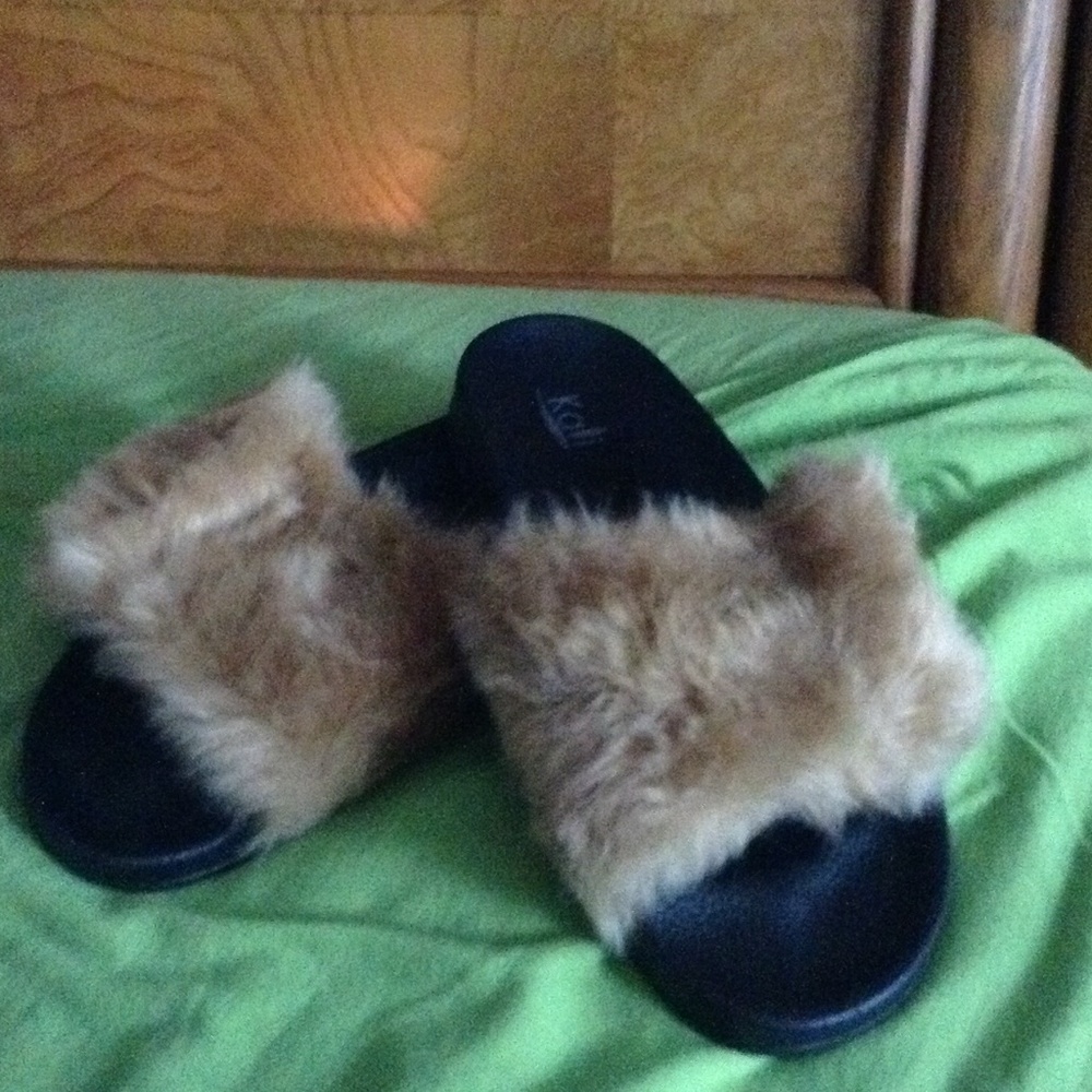 Camel fur slides.