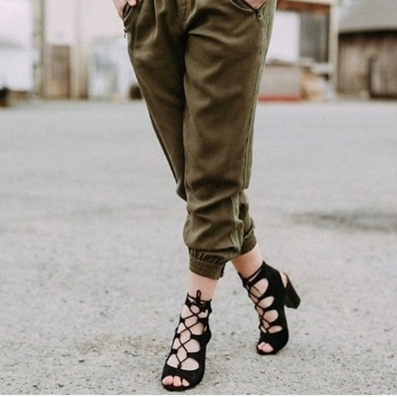 Gladiator Low Heel Lace Up Sandals - Picture 5 of 8