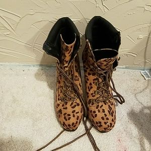 Leopard boots
