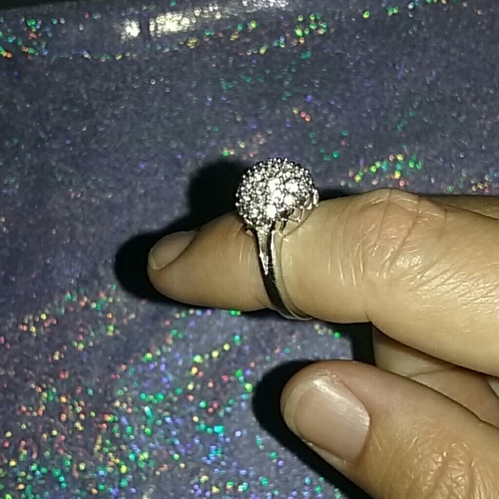 Gorgeous ring - Picture 3 of 7