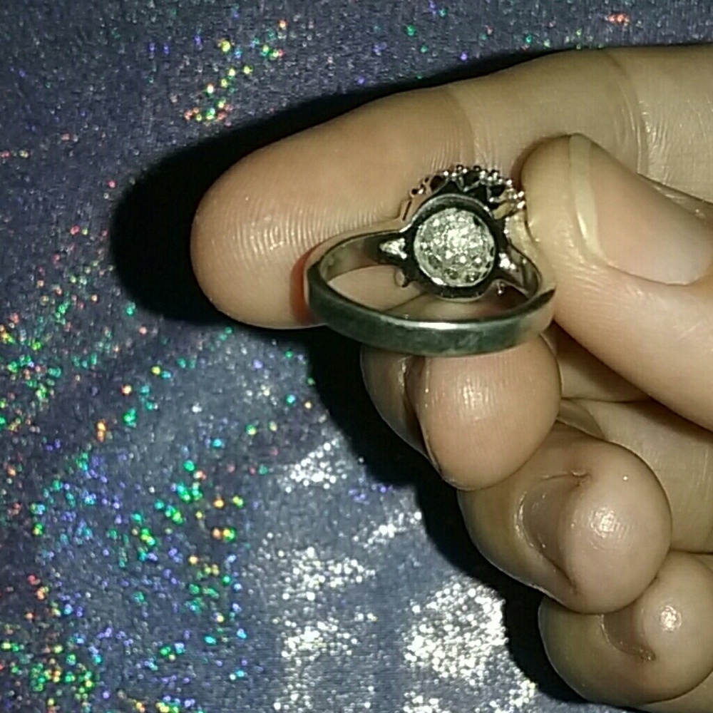 Gorgeous ring - Picture 5 of 7