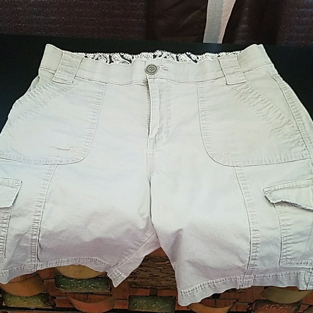 Shorts - Picture 3 of 3
