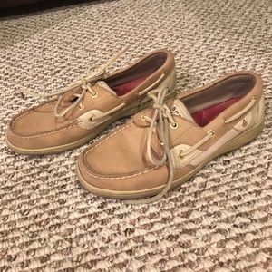 Gently worn women's Sperrys size 7