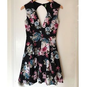 HOST PICK Floral scuba dress with keyhole back