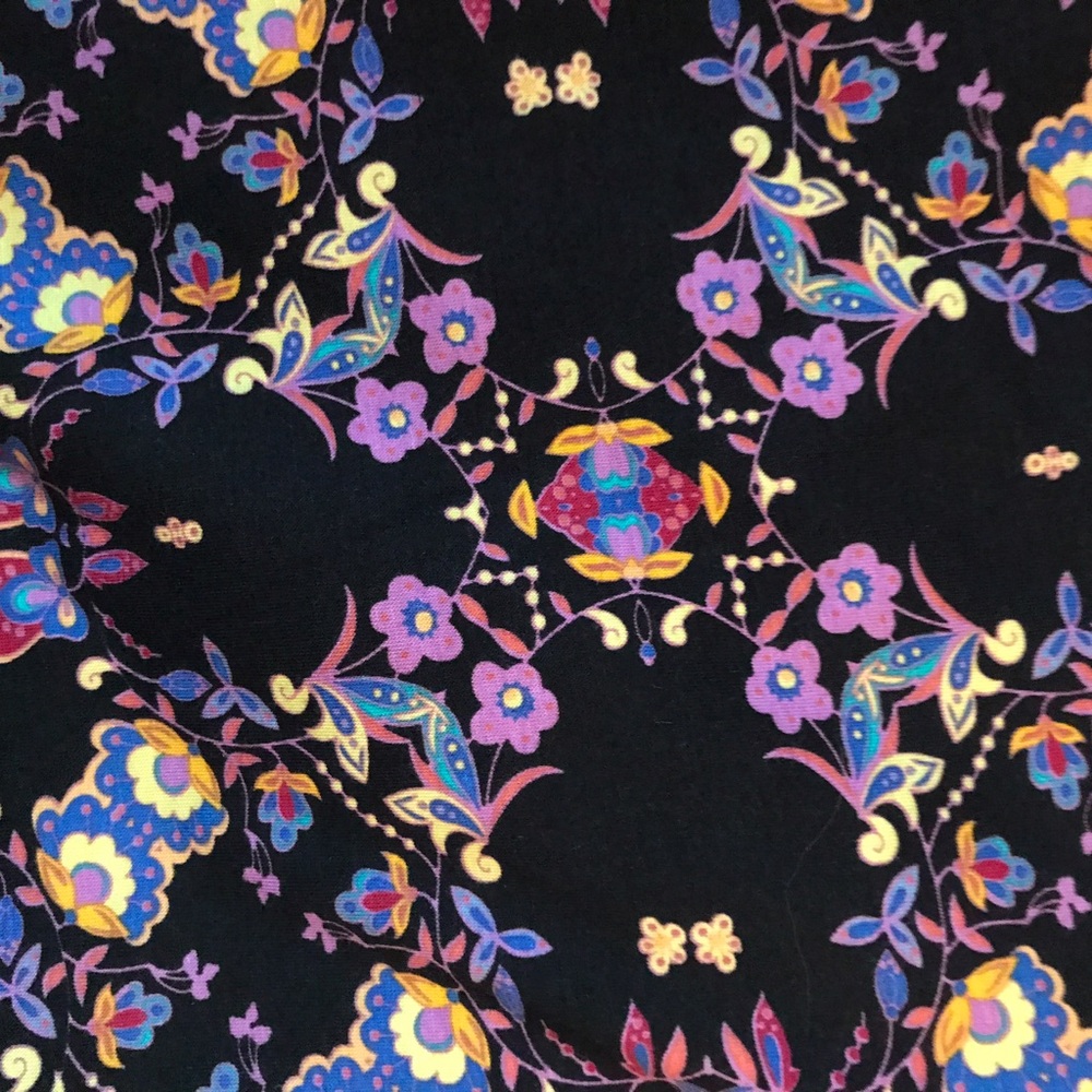 Gorgeous Classic tee black background