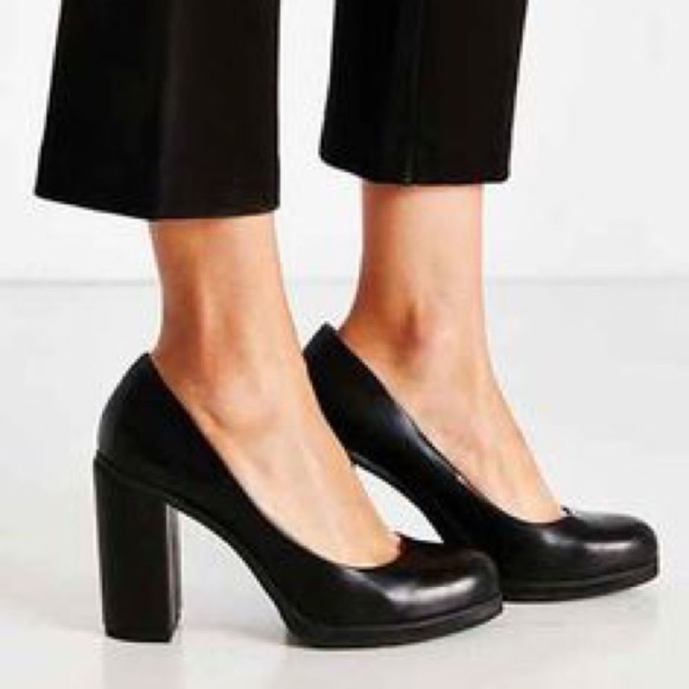 Black Platform Pumps - Picture 3 of 5
