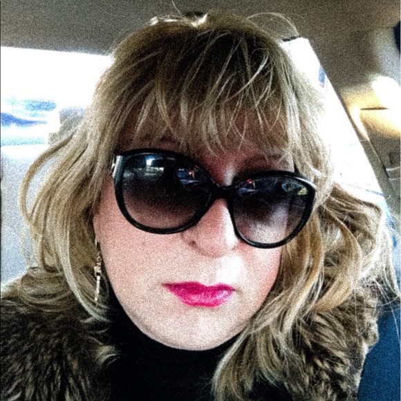 Meet your Posher, Brenda - Picture 1 of 1