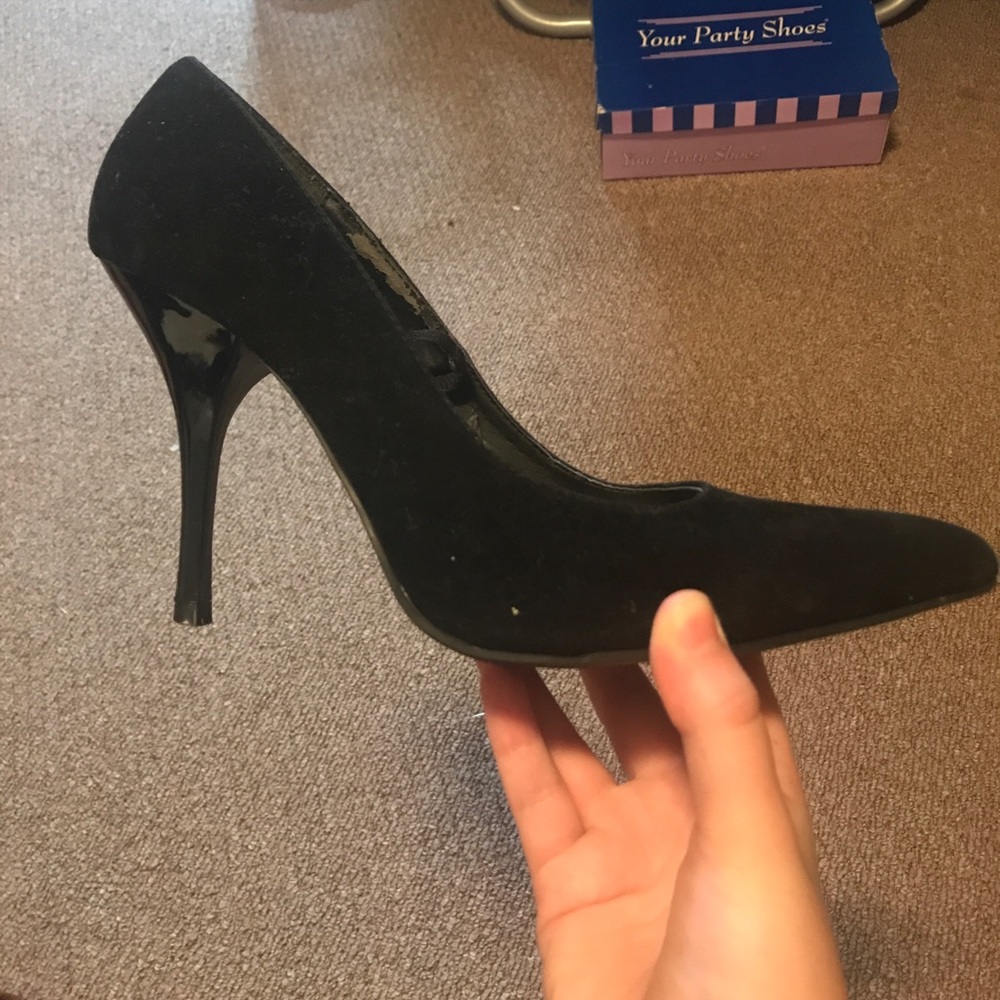 Black pointed toe heels